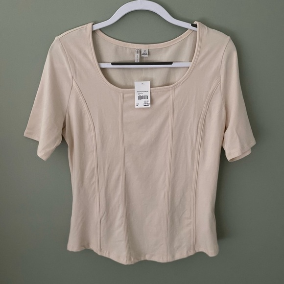 Cato NWT Women's Cream Colored Short Sleeve Top Size Medium - Picture 1 of 5